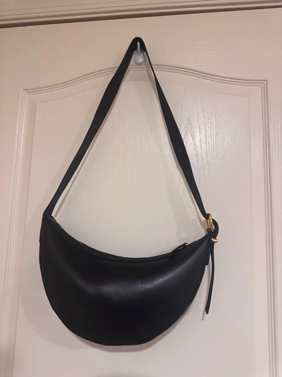 Madewell Black Crescent Shoulder Bag - Sleek Everyday Style - Picture 1 of 2